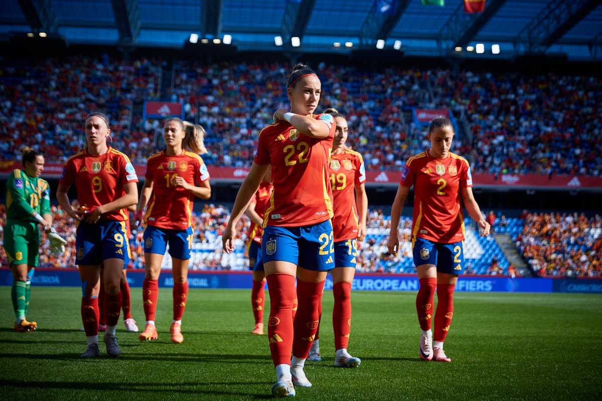 SEFutbolFem's tweet photo. ✒ ℛℯ𝒸𝓊ℯ𝓇𝒹ℴ𝓈 𝒹ℯ 𝓊𝓃𝒶 𝓉𝒶𝓇𝒹ℯ 𝒹ℯ 𝓋ℯ𝓇𝒶𝓃ℴ ℯ𝓃 ℛ𝒾𝒶𝓏ℴ𝓇

#JugarLucharYGanar I #WEURO2025 https://t.co/BRuRCXsejx