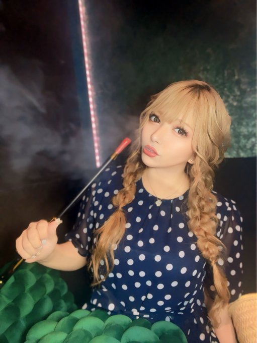 撮影場所がオシャレなシーシャバーで シーシャも出てきて至れり尽くせりだった☺️❤️  タバコは吸えないしわりと苦手なんだけど、シーシャはいけます🤩 https://t.co/m5yoL4yyg8