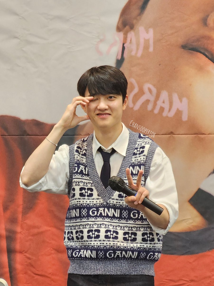 CHANSOOperior's tweet photo. Kyungsoo wink ✌️!!! 🤣🤣🤣 kaya mo yan bhie! 🤣 https://t.co/Ci8R3ZhAkP