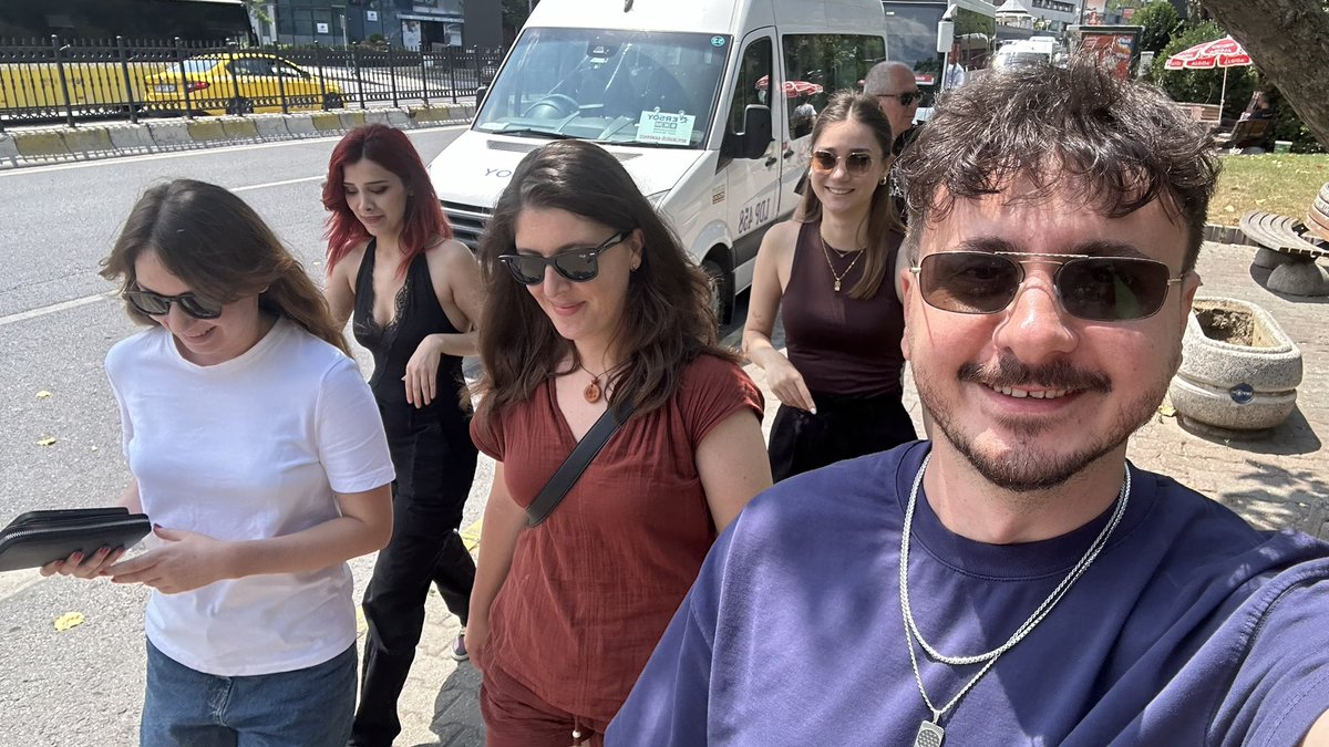 ozgurkorkmaz's tweet photo. Simpra Design Team 5 in 5 @simpra_tr @getsimpra 🎉 

Hedeflerimizden birini tamamlamak üzere bugün ofiste bir araya geldik. 🙌@eabaz00 @meldaseray @acrhnf Yayy! https://t.co/g3nPPa5zA2