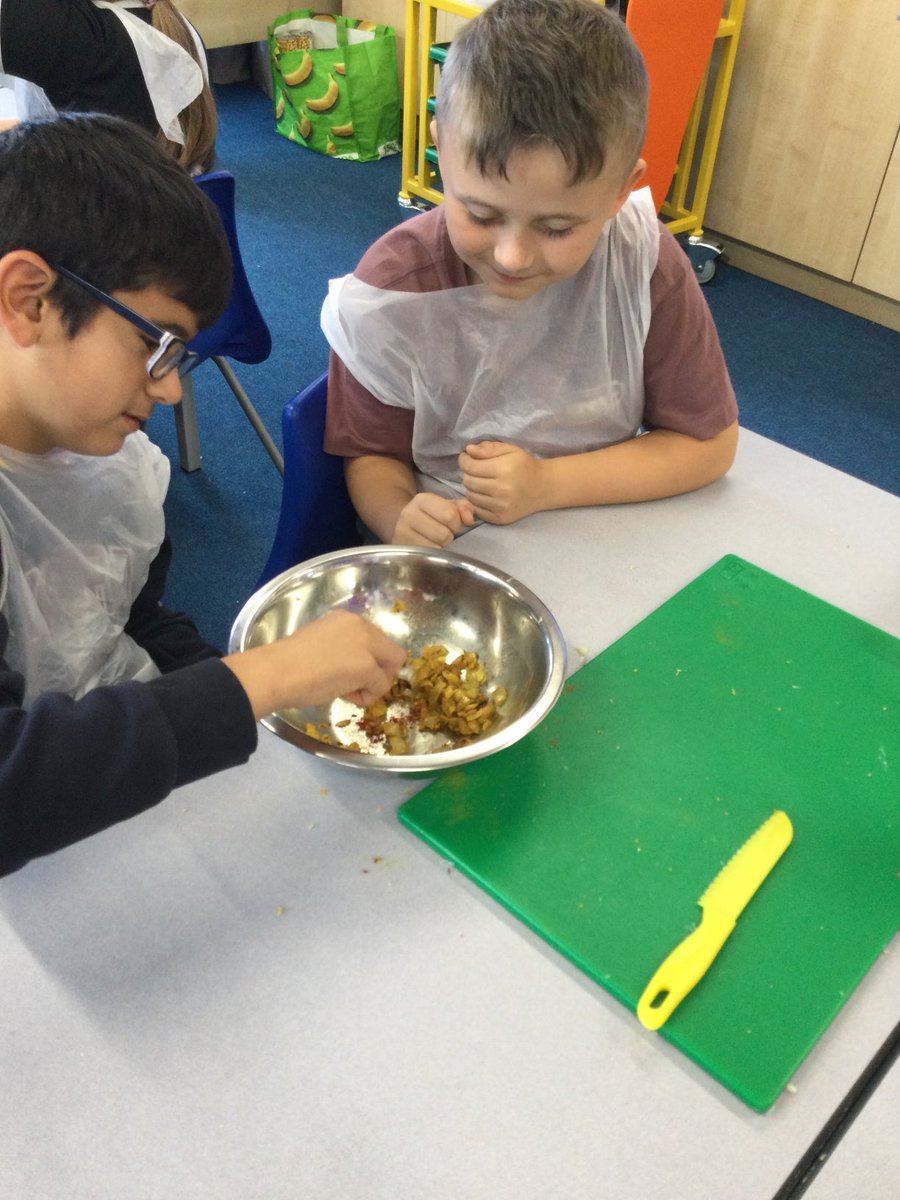 CCCRPrimary's tweet photo. Year 4’s curry is smelling delicious
#cccrdt https://t.co/BBukWLi4yE