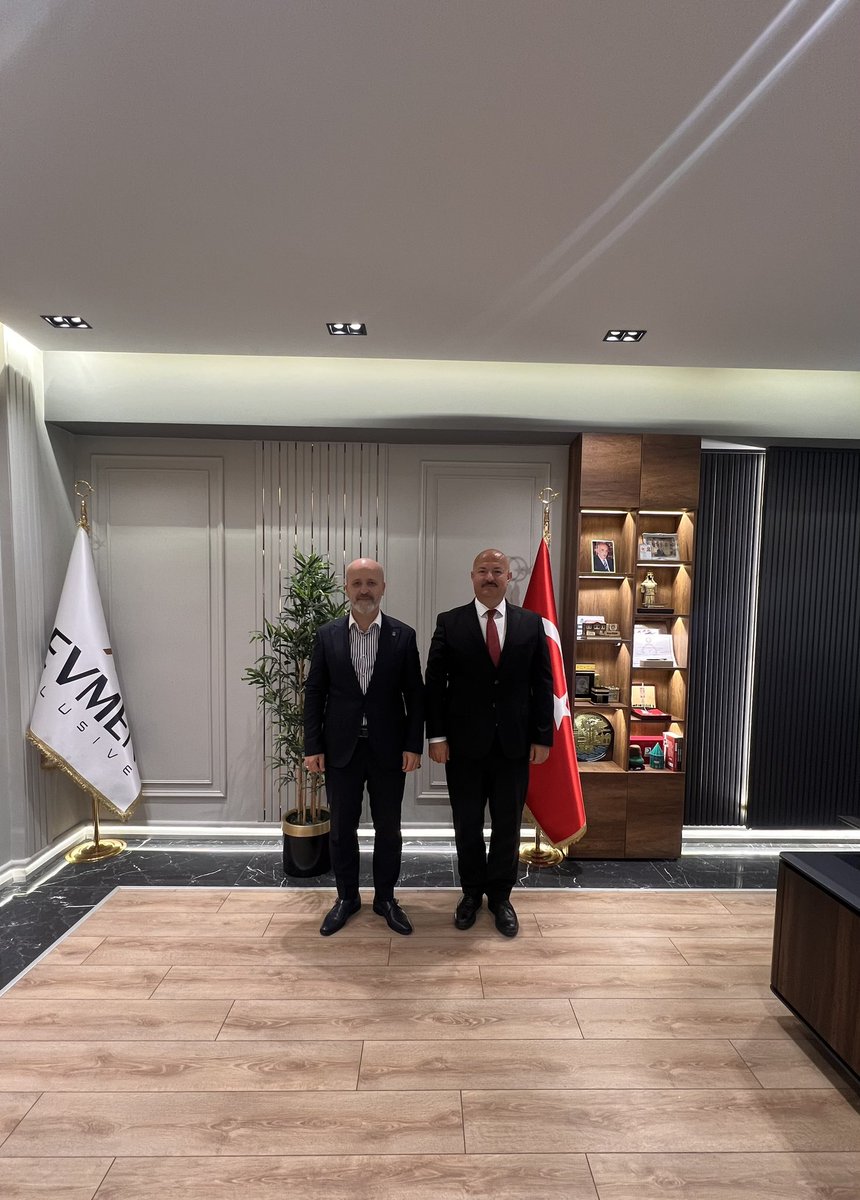 rizaozer61's tweet photo. Güngören Kaymakamımız Sn. @abdullahkuchuk beye REVMEN Genel Merkezimize ziyaretlerinden dolayı teşekkür ederiz.Şeref verdiniz Sn.Kaymakamım.. @GungorenKym
@revmenofficial #rızaözer #revmen https://t.co/ojo0bbyS01