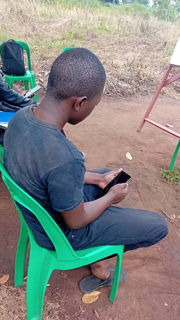 YARDbuikwe's tweet photo. @YARDbuikwe TOTs training fellow youths in #ThriveDigitalisation in #kayunga district.
Topics 
1. How to create an email account.
2. Installation of apps.
3. How to create a strong password with characters like letters, numbers &amp; symbols. @H3000EastAfrica @solomonmbubi1 @wougnet https://t.co/71oqT8Yeh8