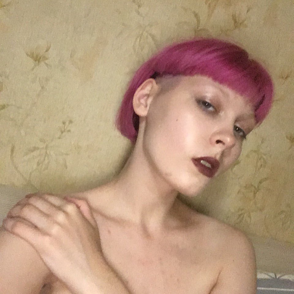 candicelik's tweet photo. хочете прикол?
я пів-року тому / я зараз https://t.co/Vv76nW6tcA