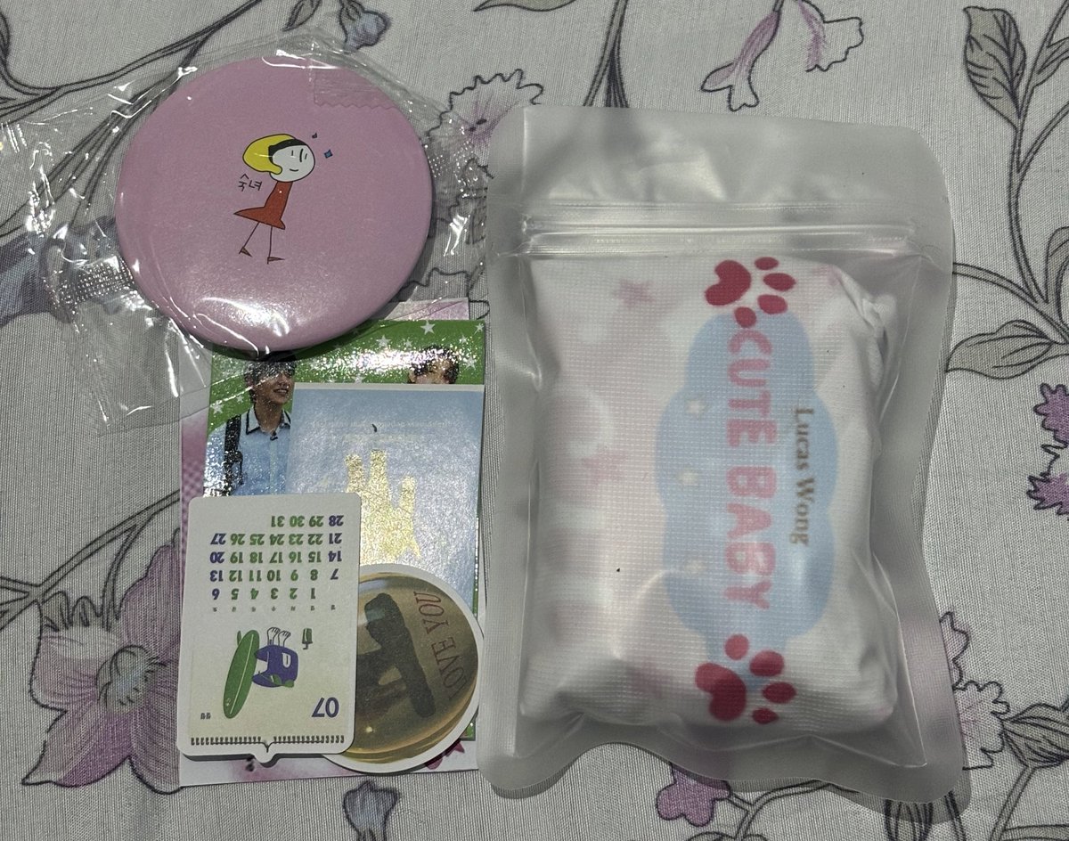 BeMywinter_0101's tweet photo. ini mah beli freebies dpt shoppingbag alias banyaak banget freebiesnya 😭thankyou kaa @lucasprinkle https://t.co/9KCOY3bs0N