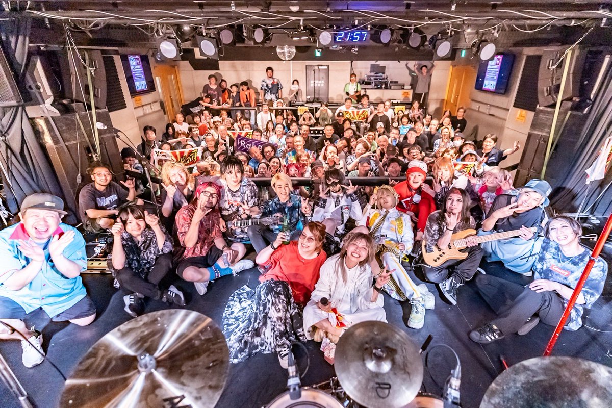 CANTOY_bot's tweet photo. 遅ればせながら15周年ライブありがとうございました‼️出演の

すごいバンド名にしたかった。
SUTEBO
IRabBits
ANARCHY STONEのビデオレター
全国の皆様の応援に感謝🙏

そして次の冒険が始まります‼️
12月13日(金)新宿ジルコでワンマン決定🎸

新アー写も公開㊗️
カメラマンももさん
@momophoto0918 https://t.co/NIHkej4BIe