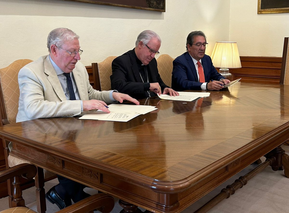 ArzobispoSaiz's tweet photo. La preparación del II Congreso Internacional de Hermandades y Piedad Popular de #Sevilla progresa adecuadamente.
            Esta mañana hemos firmado un convenio de colaboración entre la Archidiócesis y la Fundación Cajasol para financiar las diferentes actividades culturales previstas.