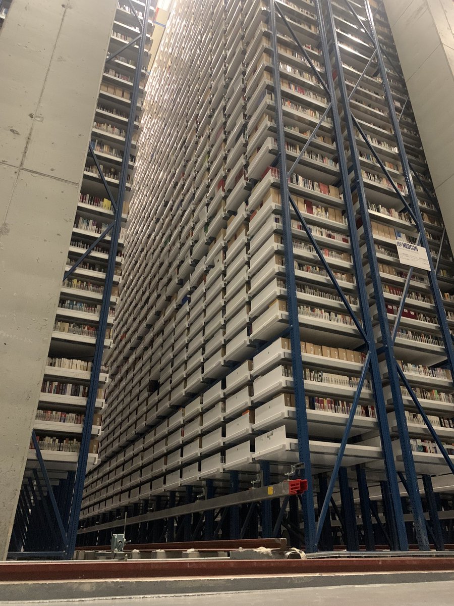 JordiMartiGrau's tweet photo. Parece la infinita biblioteca de Babel que imaginó Borges, pero es la sede de la @BNE_biblioteca en Alcalá de Henares

Con 21 millones de documentos, es el mayor fondo documental del Estado

Centro de conservación, catalogación e investigación, es nuestra memoria bibliográfica 👇🏻 https://t.co/qYe9qstZhc
