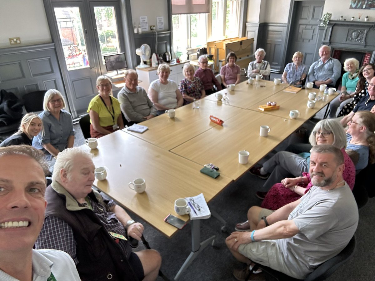 AntHassallNHS's tweet photo. So humbled meet the #Stockport @educatestock group - working to raise the awareness #dementia &amp; #earlyonsetdementia - some powerful stories of influence &amp; support - proud that @PennineCareNHS can support this group #PennineCarePeople https://t.co/ckzyeTjr5r