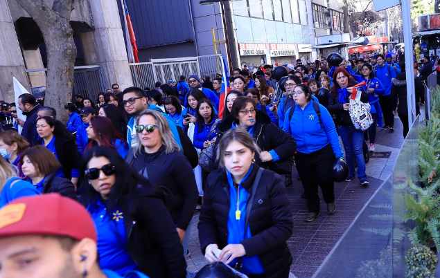 servicioweb's tweet photo. “No estamos contentos, pero tampoco derrotados”: trabajadores de Walmart ponen fin a la huelga    https://t.co/ayuujVtIXQ https://t.co/nfMRp3UlOZ
