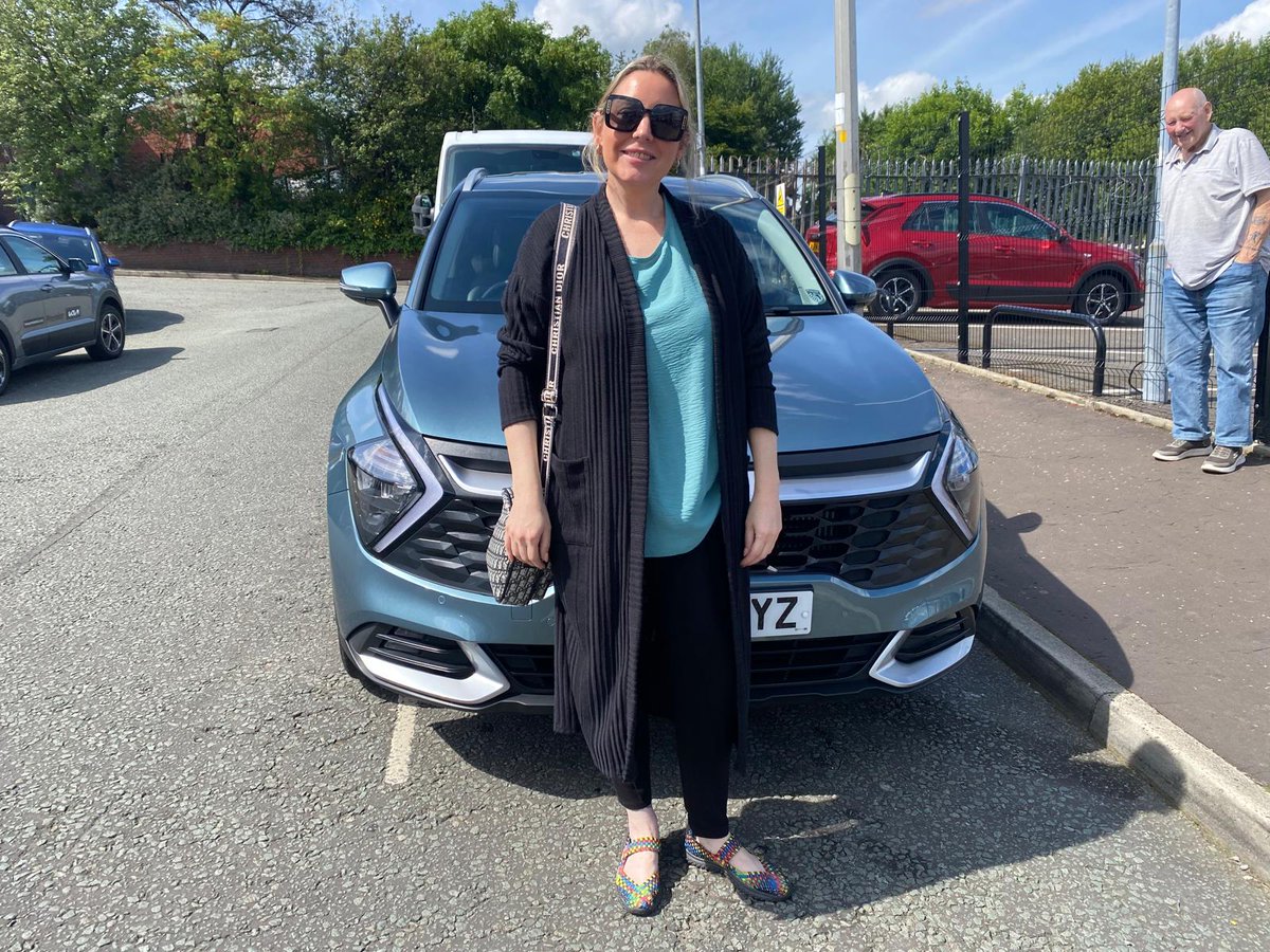 PremAutomotive's tweet photo. #PremierPeople πΈ
Returning customer Ava Dockray collecting her stunning new Kia Sportage from Premier Rochdale πβ¨
Congratulations Ava πππ
@KiaUK
#KiaSportage #newcar #returningcustomer #happycustomer #PremierAutomotive #Rochdale #newcarday #happyhandover #Manchester https://t.co/SbvcD94pBZ
