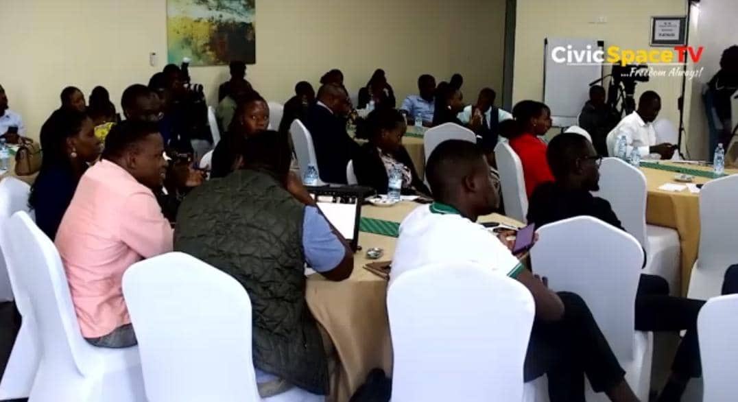 SarahBireete's tweet photo. The biggest question in the room by university students is “why can’t they match peacefully to @Parliament_Ug in protest against corruption @CHRISBARYOMUNS1 #Launch #UniversityProgram #InterfaceDebates @ccgea1 @CivicSpaceTV
https://t.co/yVfJBau5Er https://t.co/YP07mz3Pkh