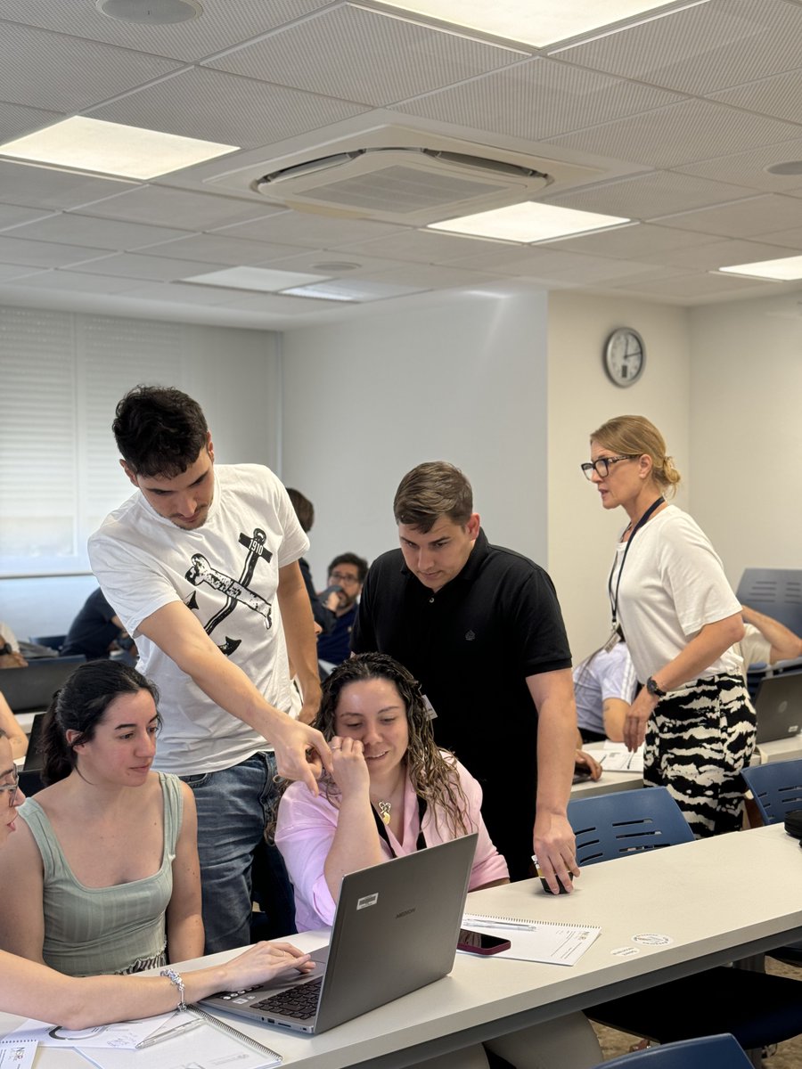 Our group actively participated in the second seminar of <a href="/In_SAmPr/">Red Nacional de Preparación de Muestras</a>, dedicated to microextraction techniques. Alberto was the coordinator of this seminar, <a href="/juanlu_bv/">Juan Luis Benedé</a>  and Jose taught a theoretical-practical class, and <a href="/andreul_lopez/">Andreu L. López</a> and Luis Miguel participated as students.
