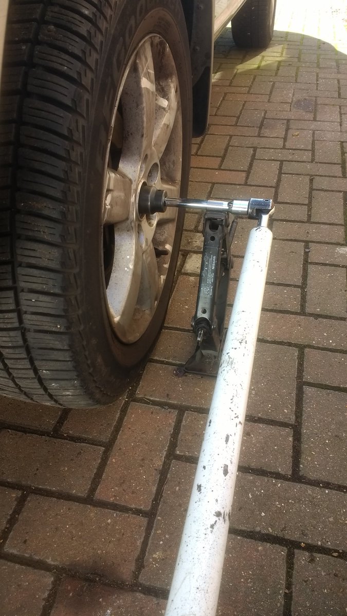 TK42138's tweet photo. Driveshaft boot replacement on the T30 Xtrail. Breaker bar was flexing too much trying to loosen the very tight hub nut so brought out the big power tools. The Clarke will loosen anything. #T30Xtrail #NISSAN #driveshaft #cvjoint https://t.co/q9rHEp1KlQ