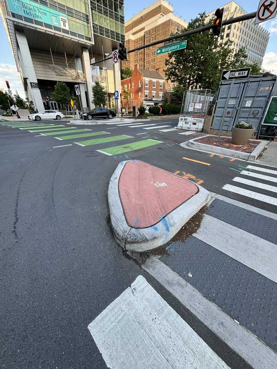 Imran Chaudhri tweet media