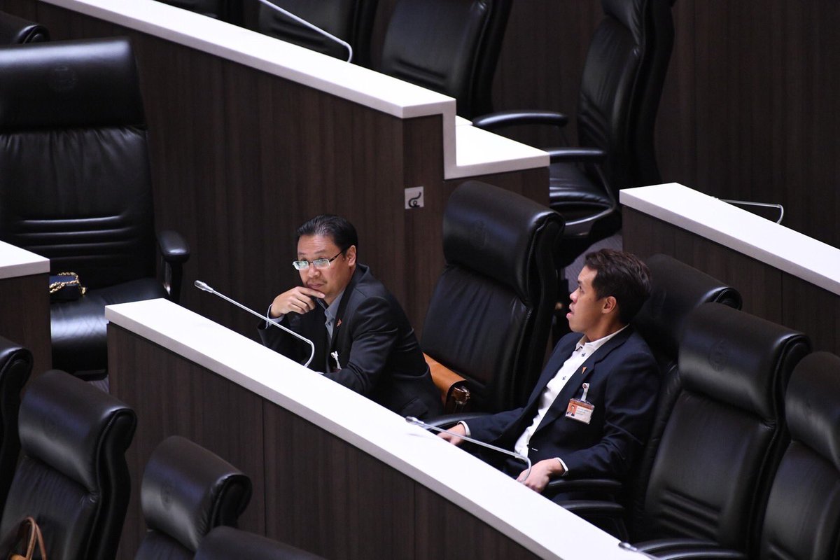 ไม่มีท้อ ไม่ห่วง ไม่กังวล จะยุบหรือไม่ยุบ และที่จริงไม่มีความชอบธรรมที่จะยุบ เราก็ทำทุกวันให้ดีที่สุด… #ก้าวไกล