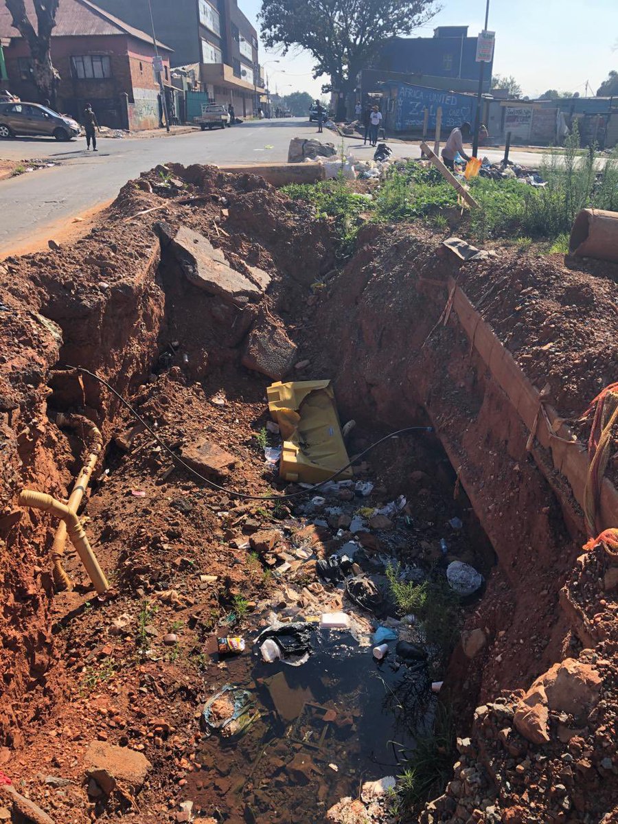 OfficialYards's tweet photo. @MyJRA @JHBWater please attend to reference number 404695282 (JHB Water) at corner of Viljoen street and Derby Road in Lorentzville. Reported in Jan 2024.  Hole is very deep and any person may fall in. https://t.co/bjiGxN1pj2