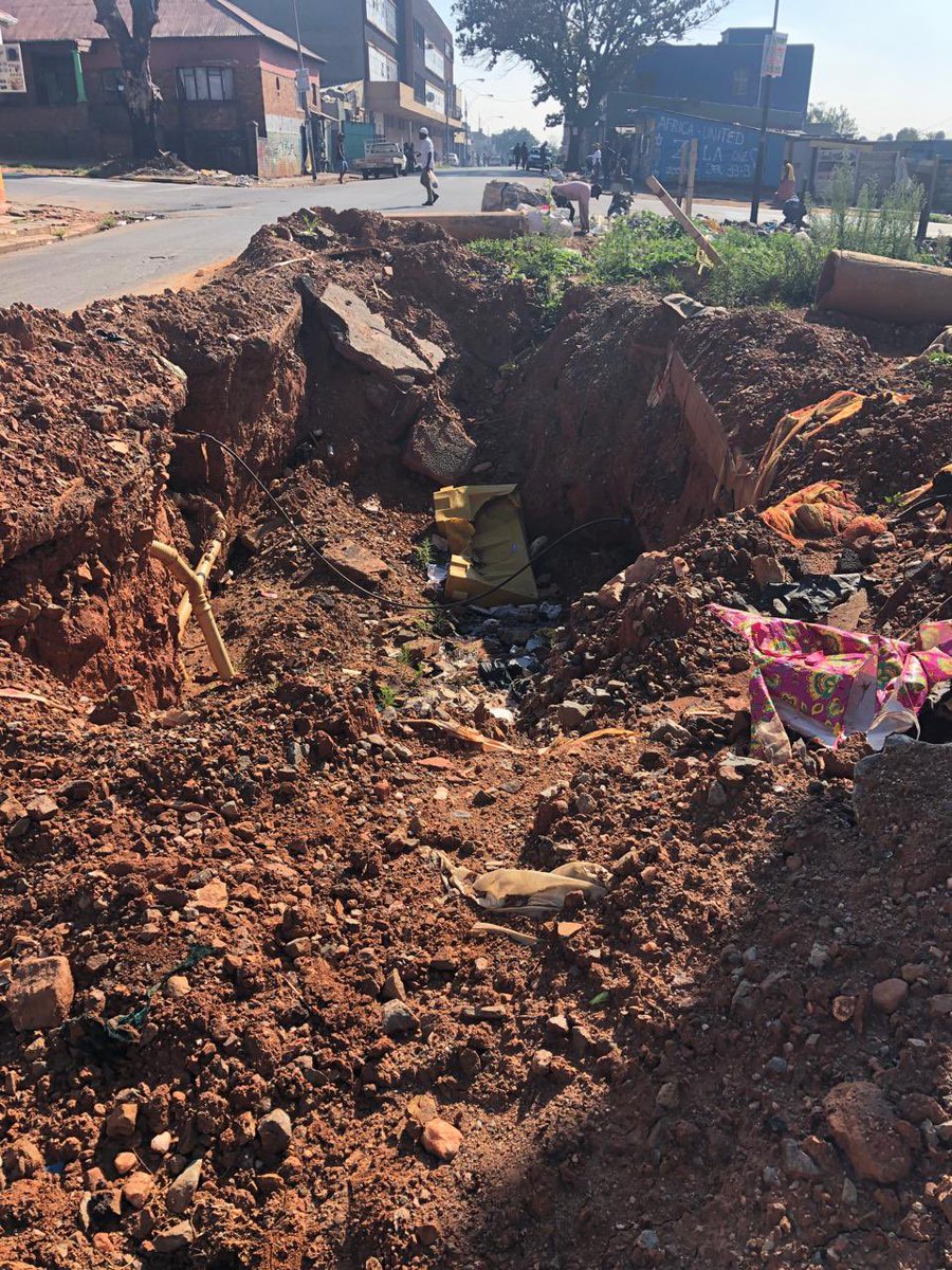 OfficialYards's tweet photo. @MyJRA @JHBWater please attend to reference number 404695282 (JHB Water) at corner of Viljoen street and Derby Road in Lorentzville. Reported in Jan 2024.  Hole is very deep and any person may fall in. https://t.co/bjiGxN1pj2