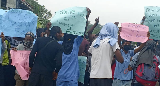 channelstv's tweet photo. Protest Breaks Out In University Of Ibadan Over Fee Hike, Power Rationing
https://t.co/U18AUgjCde https://t.co/x6XAt6IrT1