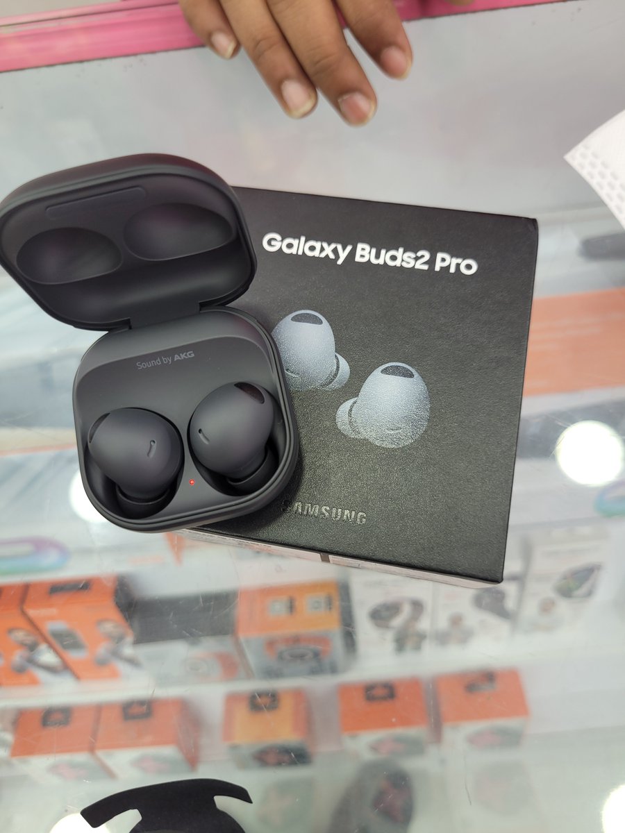 alwaysmaahi7's tweet photo. New galaxy buds 2 pro 😍😍😍
@SamsungIndia
Cost guess cheyandi ???
#Samsung #buds2pro https://t.co/FNp5U4Qimz