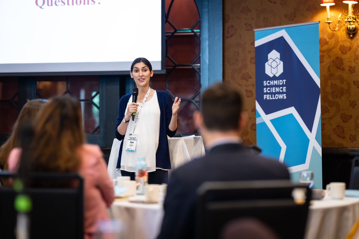 SchmidtFellows's tweet photo. A second set of crash courses at our SLP.  Three more fellows levelling up our understanding of SAT solving, creating a brain atlas, and how we can grow more using less water.  Science communication in action at our Summit in association with @UofT https://t.co/OxlD3Y8wFV