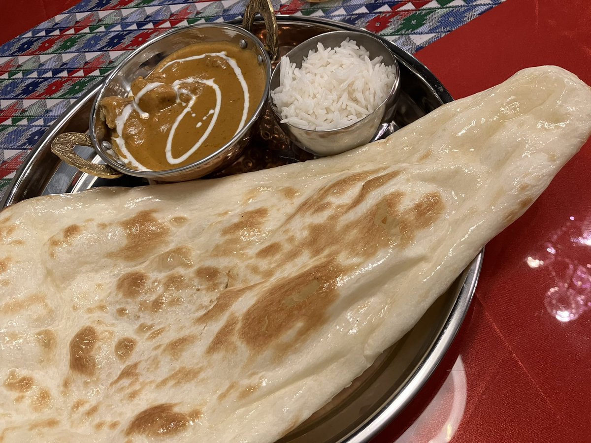 StarDict_08's tweet photo. 週一のインドカレー
ここ6月末にNew openのお店です。
地下に降りたら2部屋あって、片一方がパーティ🎉ルームみたいになってるんです。踊れそう。ナンがもっちもっち熱々でお腹いっぱいになります。先週行った時は私だけだったのですが、今日は満席近く！店員さんの笑顔も素敵でまた、行きたいお店✨ https://t.co/0juEOLo0l3