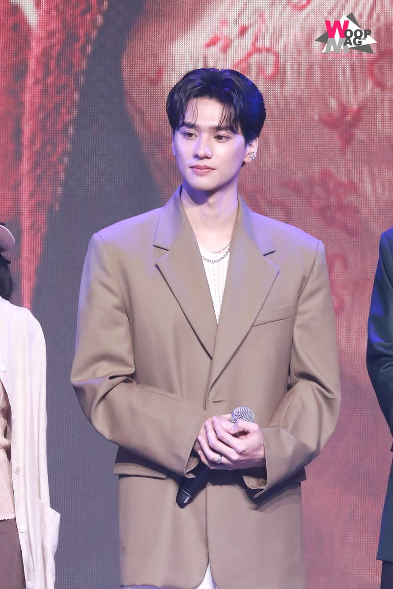 woopmag's tweet photo. "เก่ง หฤษฎ์" นักแสดงจาก ‘วิมานหนาม’ ในงาน GDH LINEUP 2025 LOOK FORWARD รุก (เกิน) คาด

TRAILER WIMARNNAAM X KENG
#kengjingnah #วิมานหนาม
#TrailerTheParadiseOfThorns 
#TheParadiseOfThorns 
#GDHlineup2025 #WOOPMAG https://t.co/Ni1phxiZY3