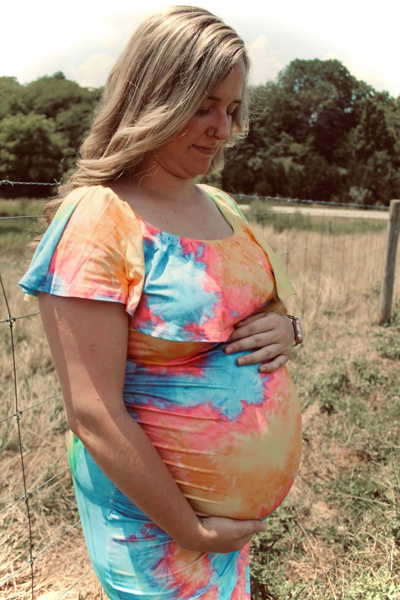 kayla_tucker24's tweet photo. Got some of our maternity pictures back today. I’m so in love! 🥰 https://t.co/hrq4YDw2wz