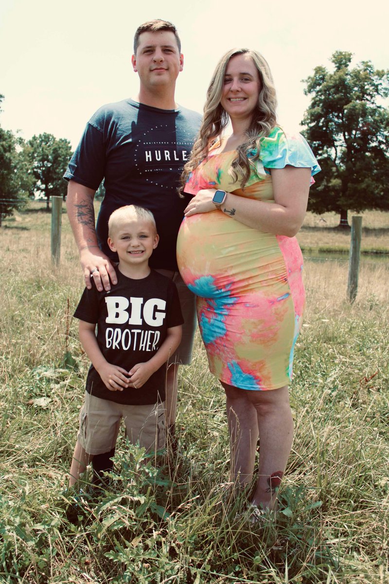 kayla_tucker24's tweet photo. Got some of our maternity pictures back today. I’m so in love! 🥰 https://t.co/hrq4YDw2wz