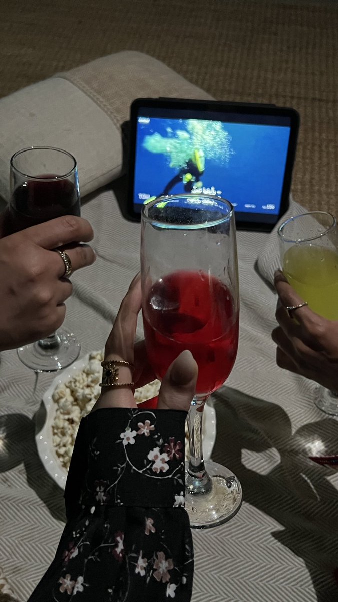 h_3bk's tweet photo. 🥂🏊‍♀️🫧👒 https://t.co/lht1lLPYEr