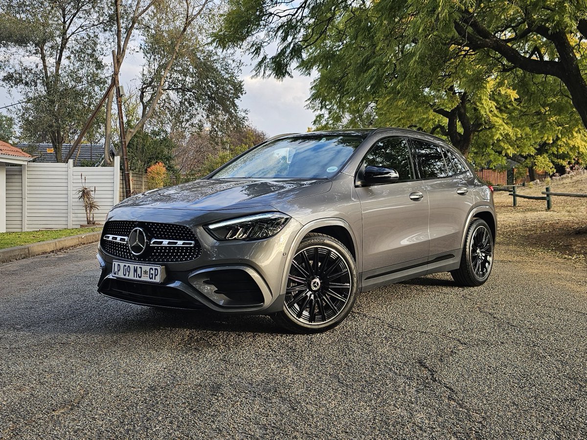 khuleonwheels's tweet photo. Today we welcome the updated Mercedes-Benz GLA 200d, that comes in swinging with the now standard headlights with auto-beam/dim, new taillights as well as some finer new details in-cabin. Also new, are the front bumper, standard keyless…
#MercedesBenzSA #GLA #GLA200d https://t.co/H9mdNXNW6j