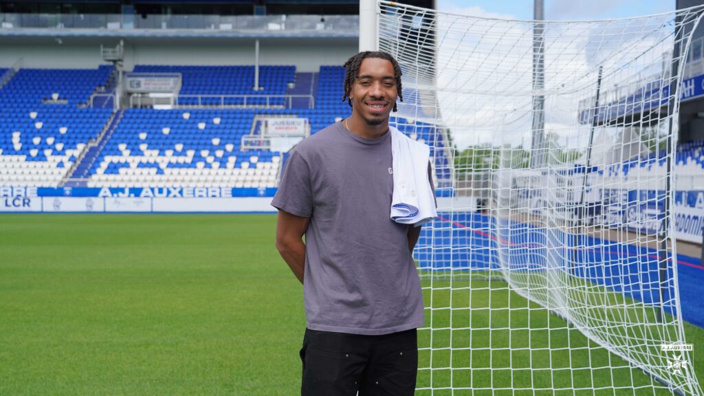 ActuL1_'s tweet photo. Le début de mercato INTÉRESSANT de l'AJ Auxerre ! 👀💙🤍

🇨🇦 Theo Bair (1.3 M€ - Motherwell)
🇨🇮 Lasso Coulibaly (2 M€ - Nordsjaelland)
🇳🇬 Gabriel Osho (Libre - Luton)
🇫🇷 Tom Negrel (Libre - LOSC) https://t.co/F4UHVDEoYR