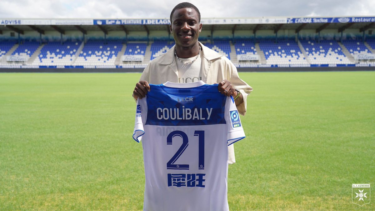 ActuL1_'s tweet photo. Le début de mercato INTÉRESSANT de l'AJ Auxerre ! 👀💙🤍

🇨🇦 Theo Bair (1.3 M€ - Motherwell)
🇨🇮 Lasso Coulibaly (2 M€ - Nordsjaelland)
🇳🇬 Gabriel Osho (Libre - Luton)
🇫🇷 Tom Negrel (Libre - LOSC) https://t.co/F4UHVDEoYR