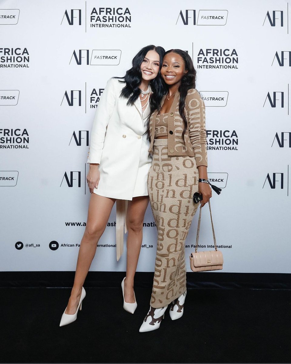 AFI_sa's tweet photo. Reigning @Official_MissSA, Natasha Joubert dazzles in a stylish custom-made gown by AFI PrivΓ© at the world-class atelier's #AFIFastrack event, hosted at the Johannesburg Stock Exchange.
AFI Prive: https://t.co/NjcZ9KBRjG
#AfricaFashionInternational
#MissSA
#AFIPrive https://t.co/at1aMukZp4