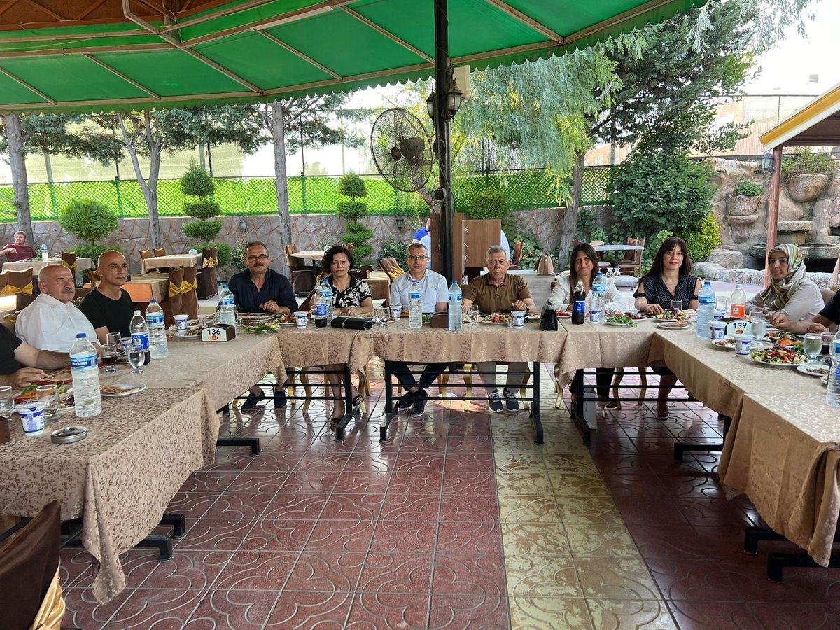 Hatay İl Nüfus Müdürümüz Sayın <a href="/nazmicicekk/">Nazmi Çiçek</a> in , Antalya Nüfus Müdürlüğüne atanması nedeniyle düzenlenen veda yemeğinden kareler...
 Yeni göreviniz hayırlı olsun müdürüm.<a href="/HatayNufus/">Hatay İl Nüfus Ve Vatandaşlık Müdürlüğü</a> <a href="/nazmicicekk/">Nazmi Çiçek</a> <a href="/NilayySelcuk/">Nilay Selçuk</a>