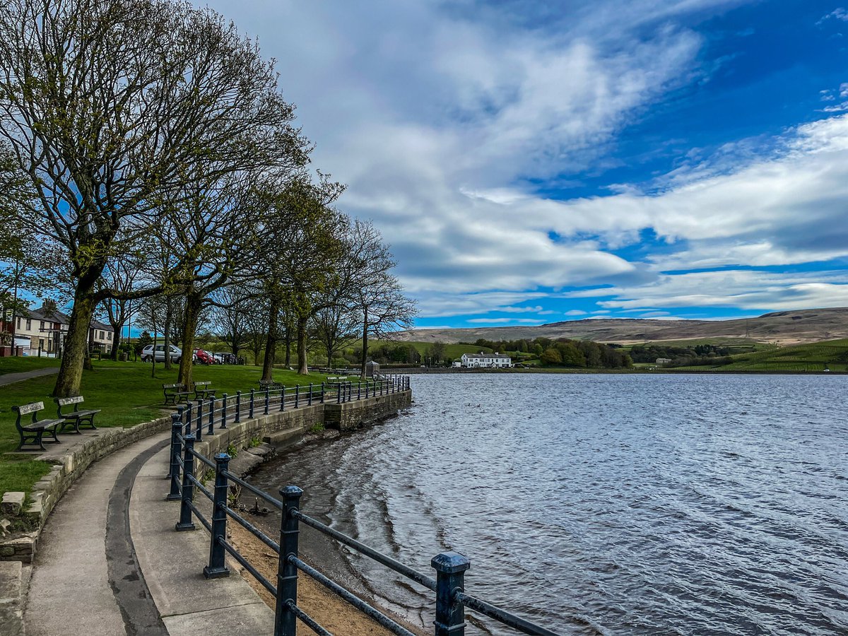 hbscouse's tweet photo. This is my local cycle ride coffee stop Hollingworth Lake looking a lot more relaxed and benign than when it’s the backdrop to the terrific new BBC drama The Jetty by @CatJwrites
#Calderdale #Collywood https://t.co/wUNtI3zfKt