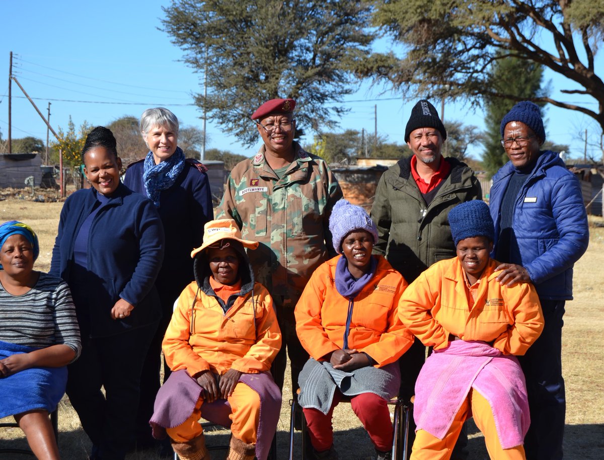 SANDF_ZA's tweet image. READ || The  #AreaMilitaryHealthUnit Northern Cape in partnership with the  Northern Cape Department of Health officially commenced #ProjectOwethu, a #communityOutreachProgram in Ganspan, Northern Cape.

facebook.com/10006886559395…

#SANDF
#SAMHS
#TowardsMilitaryHealthExcellence