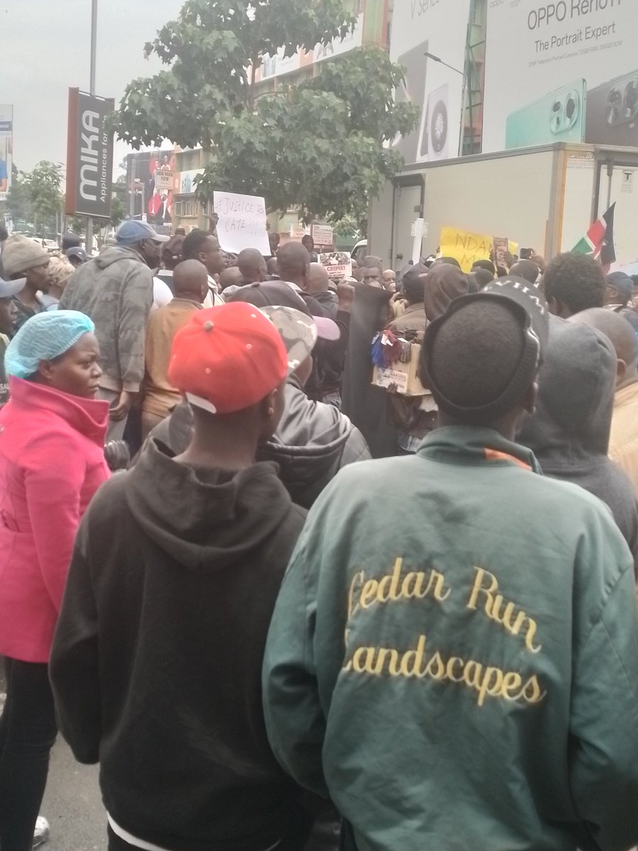 PrinceDanMburu's tweet photo. Happening in Nakuru. Journalists demanding justice for Catherine Wanjeri who was shot 3 times yesterday in Nakuru CBD. #JusticeForCate
#earthquake #EnoughIsEnough
#journalismIsNotACrime # https://t.co/tERyxdCYT3