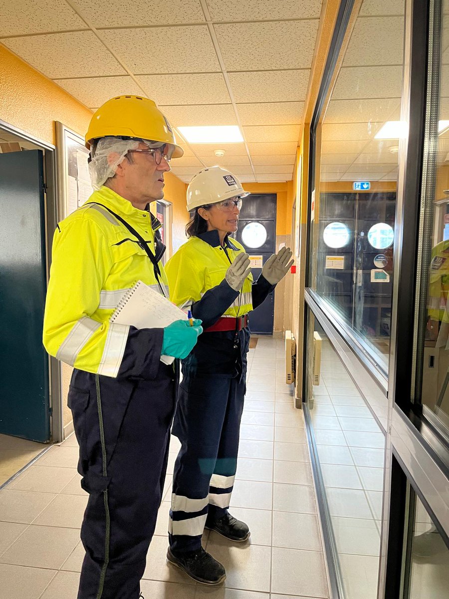 Très heureux d’accueillir Franck Nidiercorn pour <a href="/LesEchos/">Les Echos</a> sur notre site #Yara Ambès 🏭
Interview de notre responsable HESQ Marie Begonia Tournaud pour présenter les performances de notre nouveau réacteur de l'atelier d'acide nitrique.