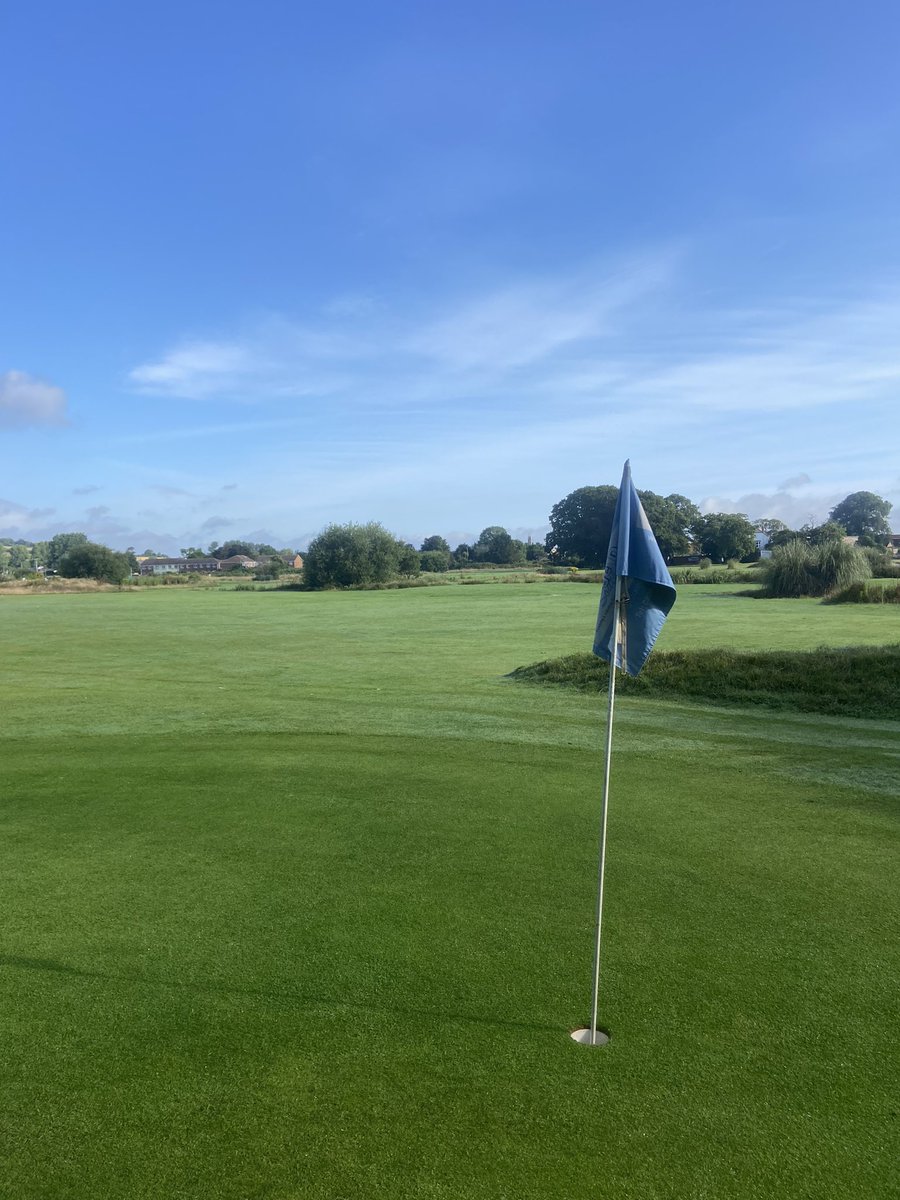 GolfStarcross's tweet photo. 9 holes £7.50 9 holes &amp; a pint £10 ☀️⛳️🍺 https://t.co/BslKs0FxQY