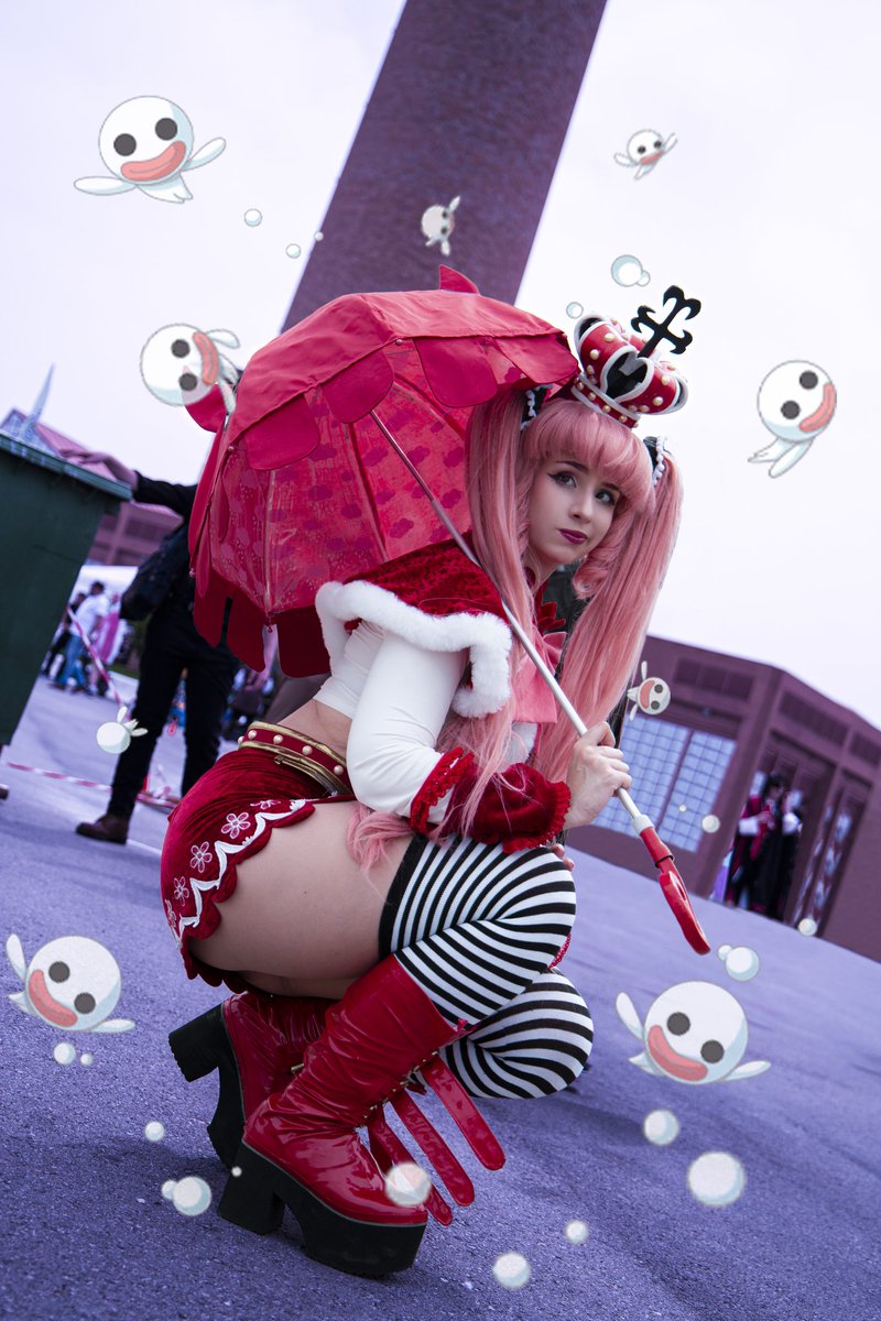 Por fin, traigo fotitos de mi Cosplay de Perona. Fue mi primer Cosplay hace 14 años, comprado en eBay y ahora lo hice todo con mis manitas ❤️