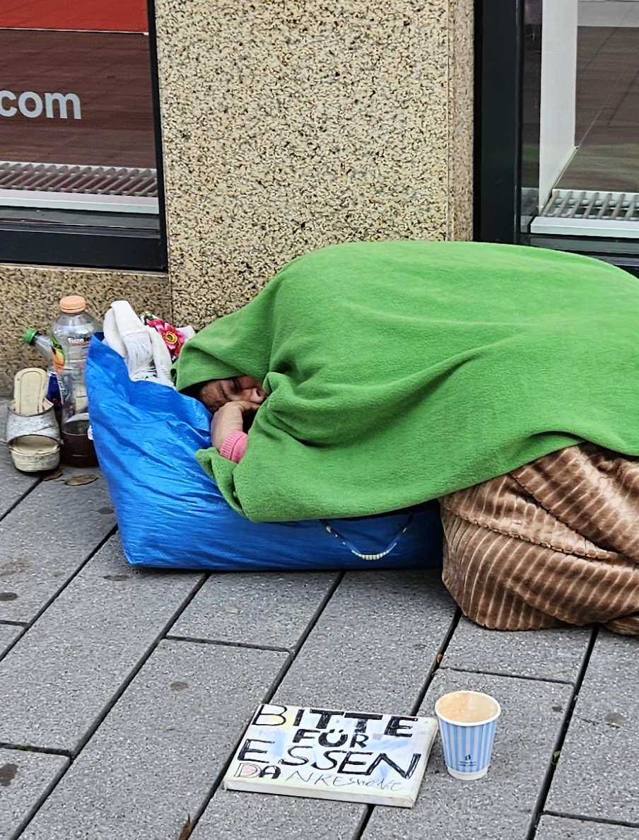 WhereAbroad's tweet photo. There are so many homeless and drug-affected people in Düsseldorf. I've only been to Munich before and never saw anything like this. I'm shocked and didn't feel safe at all. Can two cities be this different? Despite Munich being larger, it felt much safer. https://t.co/5ed8oZwmKT