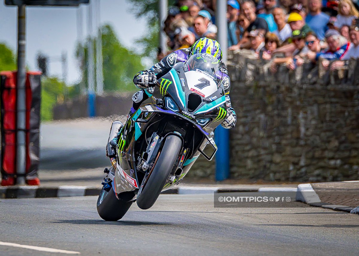 iomTTpics tweet media