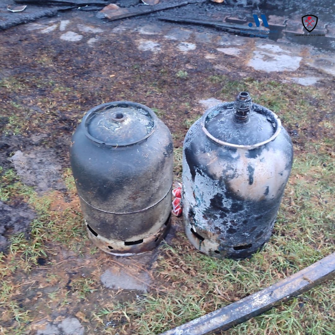 cpbmalaga's tweet photo. Las dotaciones de #Nerja y #VélezMálaga han intervenido en el incendio de un chiringuito en el #Morche (Torrox)
Ha ardido en su totalidad y se ha perimetrado la zona para evitar riesgos secundarios. Sólo se han producido daños materiales

#CPBMálaga @diputacionMLG https://t.co/b0exbJPTit