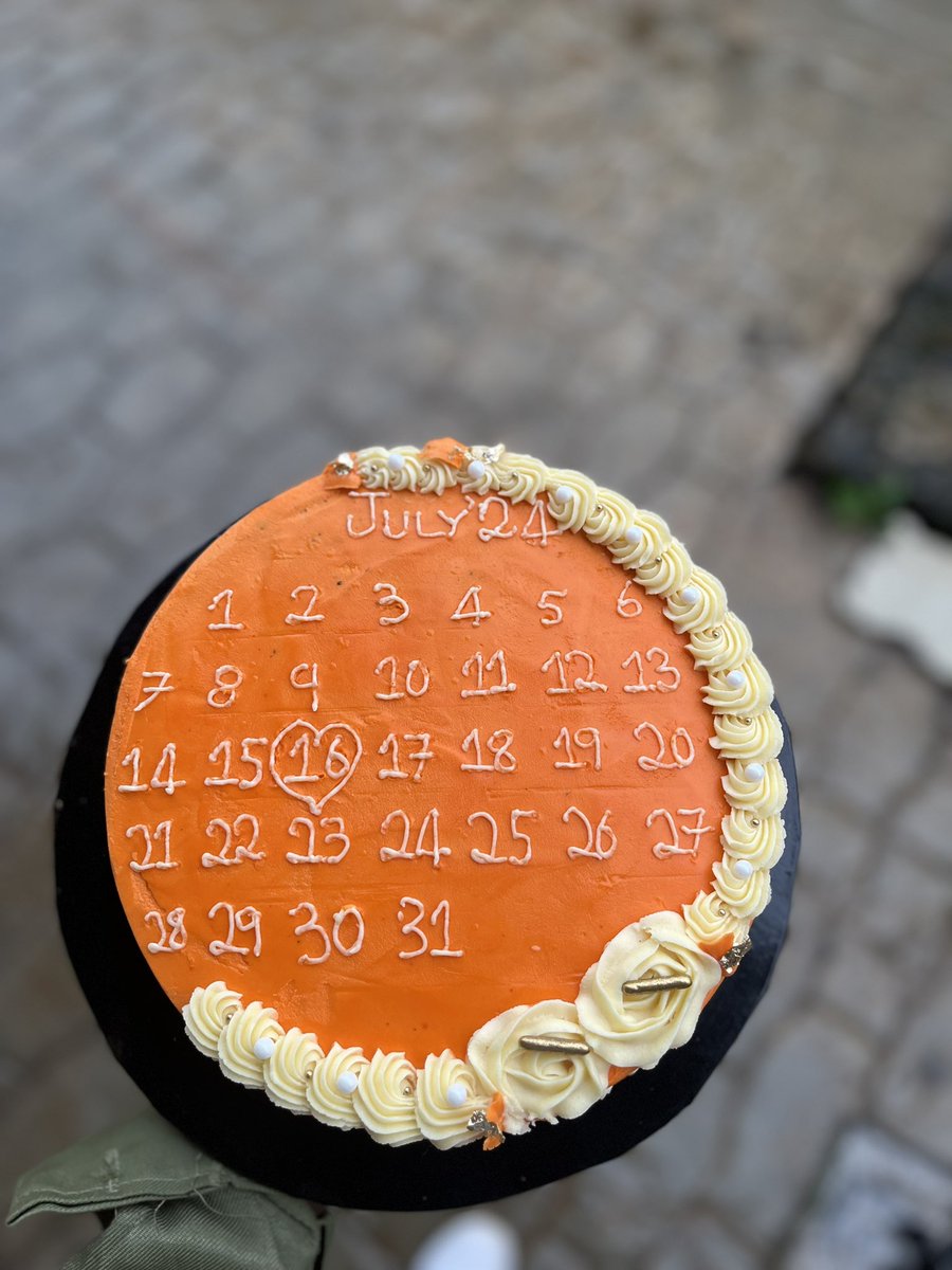 Chloecakesndmre's tweet photo. Calendar cake 🧡

10 inches 2 layers 
25k
📍: Ibadan https://t.co/XWAMpWHkxq