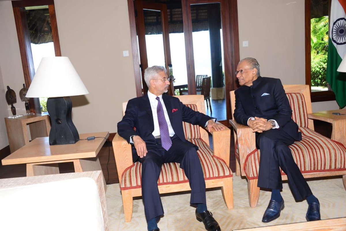 Dr Navin Ramgoolam official (@ramgoolam_dr) on Twitter photo It was a pleasure meeting with the Excellency <a href="/DrSJaishankar/">Dr. S. Jaishankar</a> . Our discussion was highly productive, covering a range of key topics and reinforcing the strength of our diplomatic and economic relationships between India and Mauritius. The meeting was a testament to the robust and It was a pleasure meeting with the Excellency <a href="/DrSJaishankar/">Dr. S. Jaishankar</a> . Our discussion was highly productive, covering a range of key topics and reinforcing the strength of our diplomatic and economic relationships between India and Mauritius. The meeting was a testament to the robust and