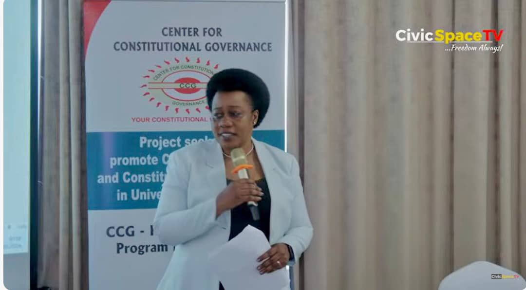 SarahBireete's tweet photo. Launch of CCG University Students' Program - Season 4 #InterUniversityDe... https://t.co/6pGxUlBY2k via @ccgea1 @CivicSpaceTV
Prof Mwambutsya Ndeebesa making a key note address on the Role of University Students in promoting constitutionalism #UniversityDebates https://t.co/LU7La9YRjS