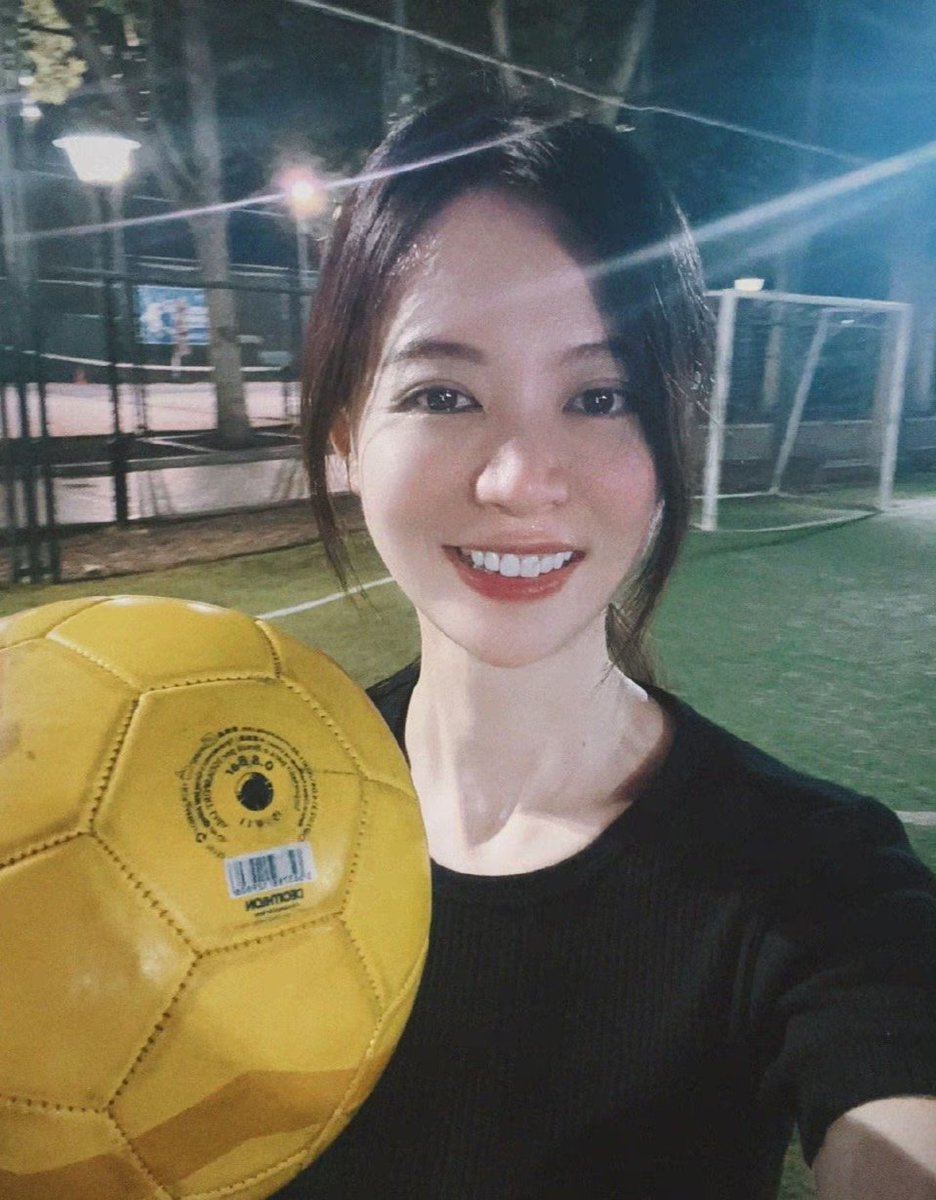 来一波硬核足球赛。 https://t.co/wXSCmbwMNK