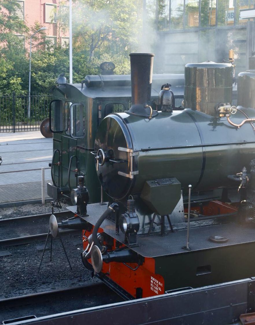 De zomervakantie gaat beginnen! Museumstoomtram biedt zes weken lang een uitgebreide dienstregeling met stoomtram, boot en historische presentaties op de stations tussen Hoorn en Medemblik.