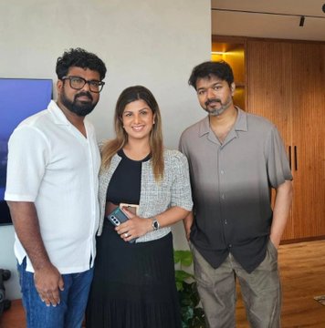 Its__Anu's tweet photo. Actress Rambha and her family met Thalapathy @actorvijay recently ❤️ https://t.co/BIWueId6t9